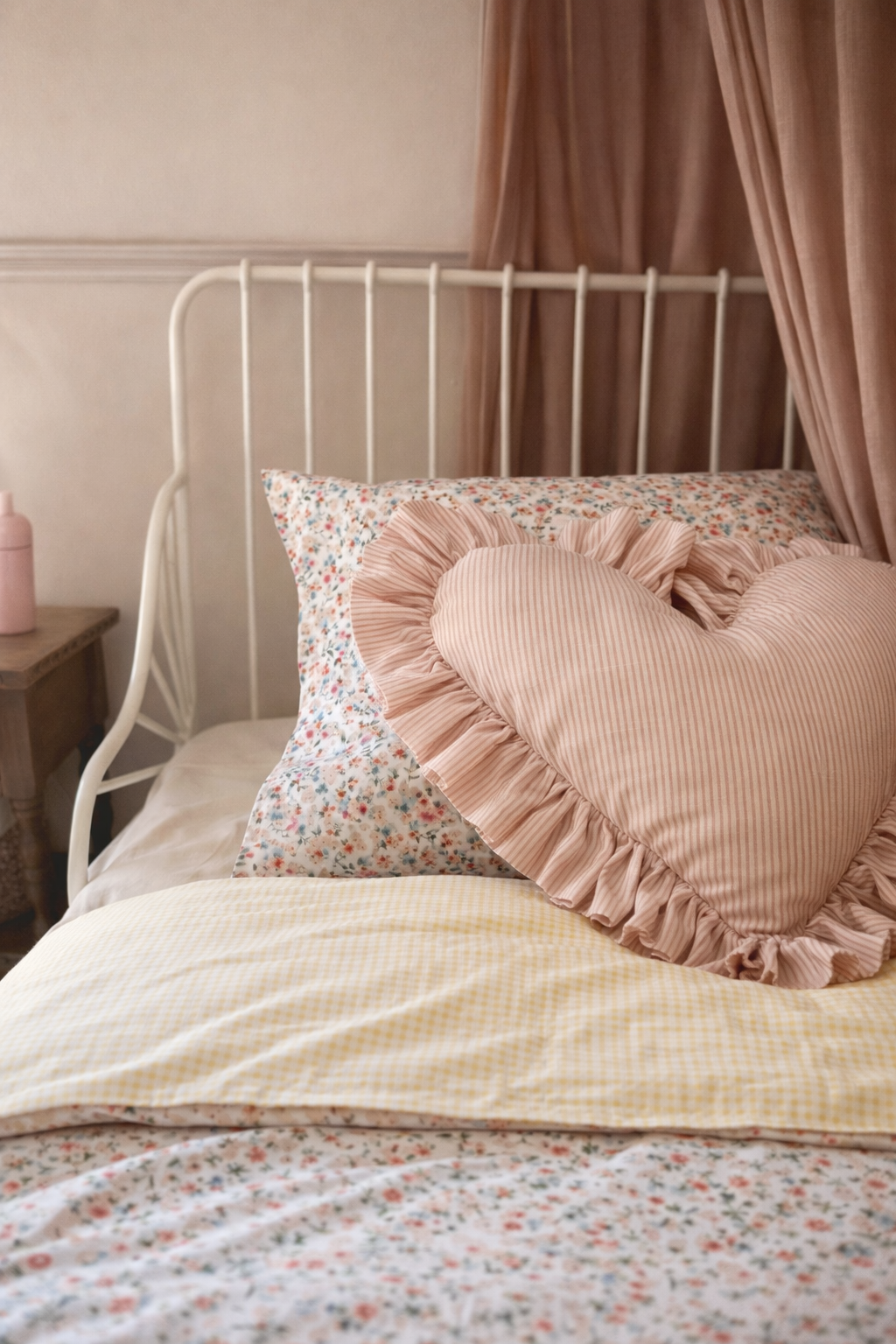 Cojín Corazón con Ruffles