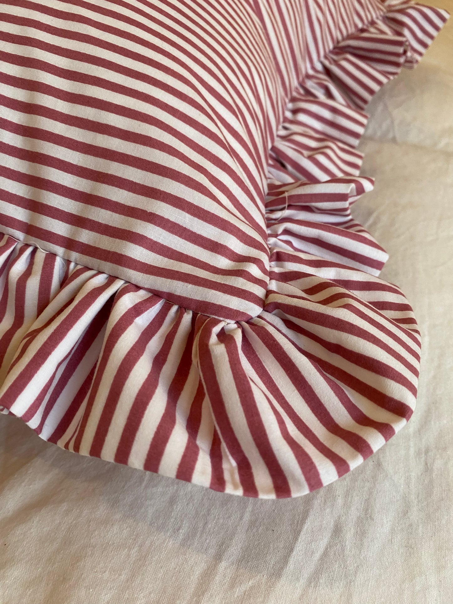 Funda cojín vuelos rayas, Rosa