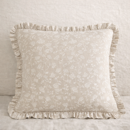 Cojín floral beige con Ruffles