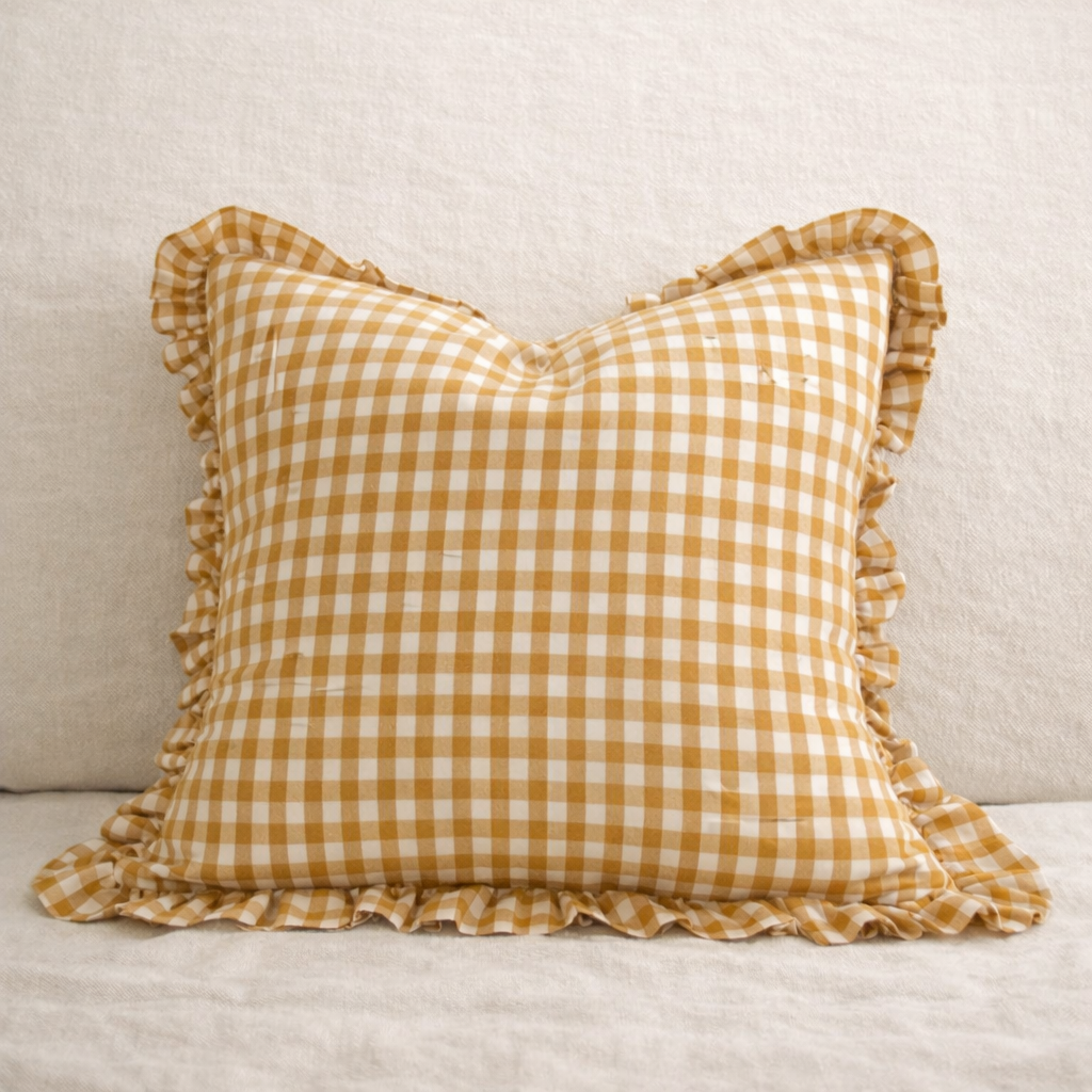 Cojín vichy mostaza con Ruffles