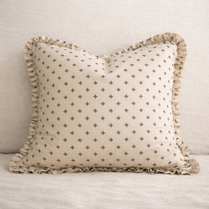 Cojín beige mini print con Ruffles