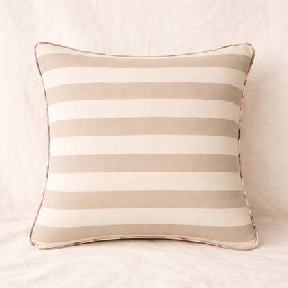 Funda cojín rayas y ribete floreado